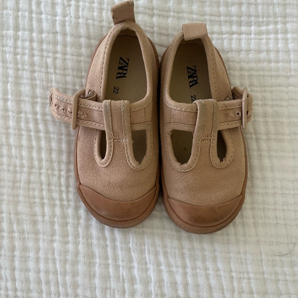 Zara Kids Tan Canvas MaryJane Shoes, Size 22